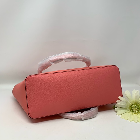 Michael Kors Charlotte Large Top Zip Tote - Picture 6 of 10